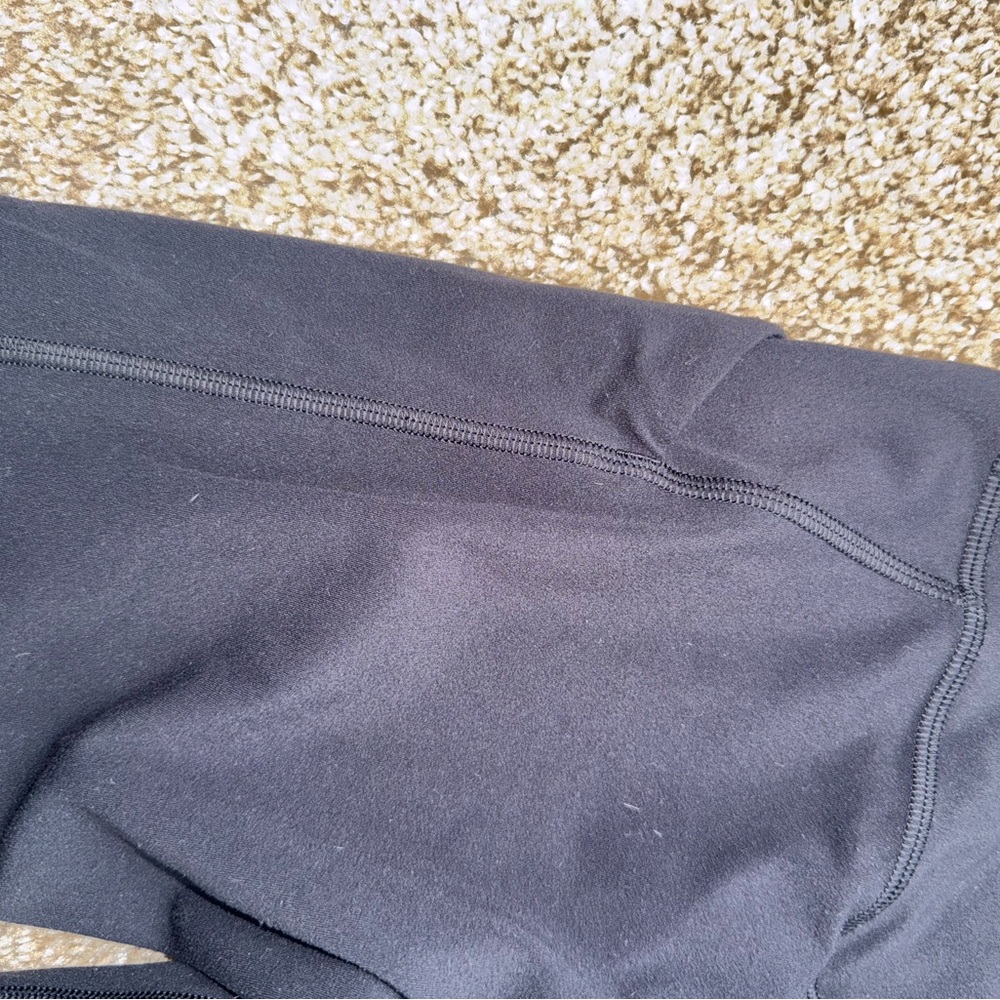 ✨100% AUTHENTIC LULULEMON ALIGN BLACK LEGGINGS SZ 2 GOOD/USED CONDITION!✨ - Picture 7 of 7